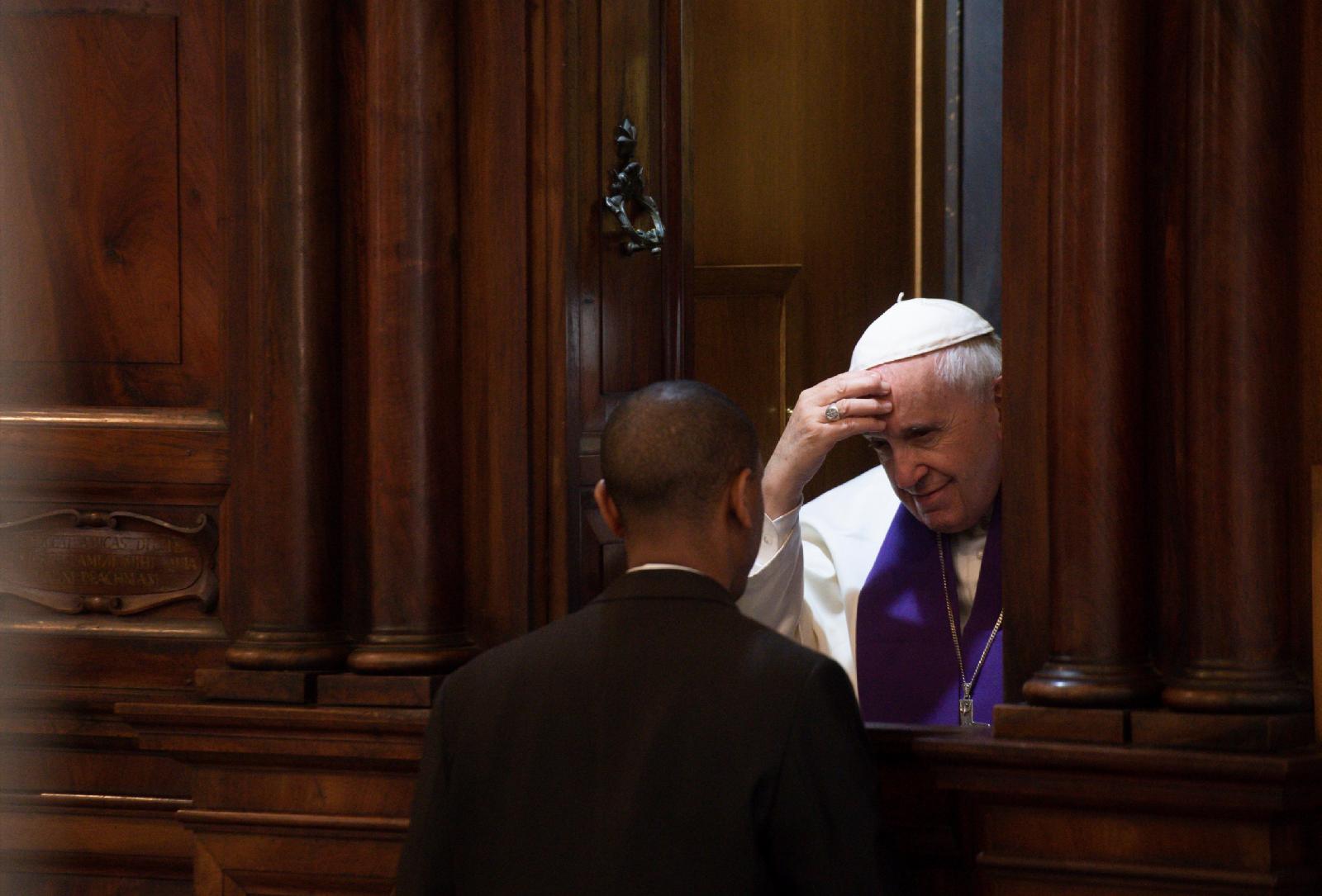 FILE POPE FRANCIS CONFESSION